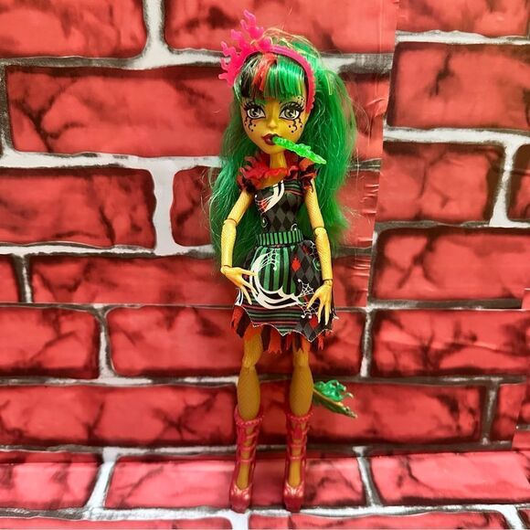 Monster High FREAK DU CHIC Jinafire doll - Picture 2 of 14